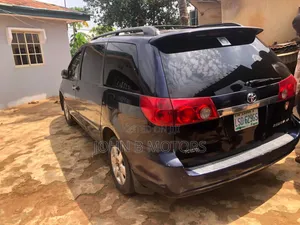 Toyota Sienna 2006 Blue