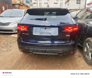 Jaguar F-Pace 2021 Blue