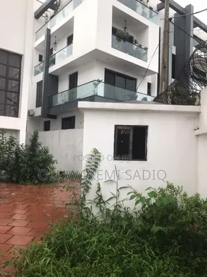 6bdrm Townhouse/Terrace in Shonibare Estate for sale