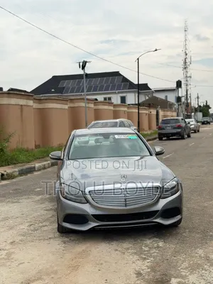 Mercedes-Benz C300 Base AWD 4Matic Sedan (2.0L 4cyl 7A) 2015 Gold