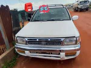 Nissan Pathfinder 1999 White