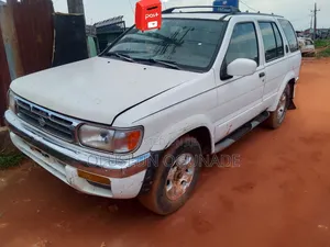 Nissan Pathfinder 1999 White