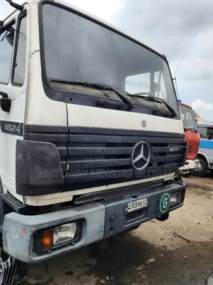 Clean Foreign Used Mercedes Benz 1824 Cap and Chassis