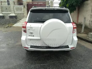 Toyota RAV4 2.5 Limited 4x4 2010 White