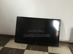 Clean Lg Led 22 Inch With Stand