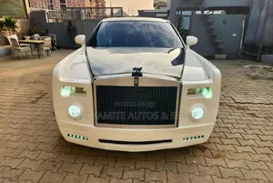 Chrysler 300C Base AWD 2010 White