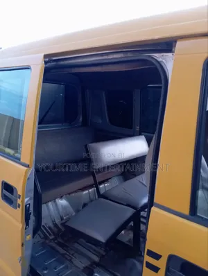 Suzuki APV Minibus 2010 Yellow