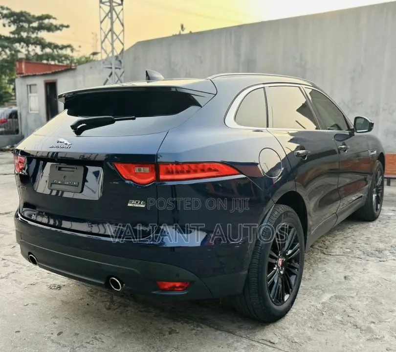 Jaguar F-Pace 2019 Blue