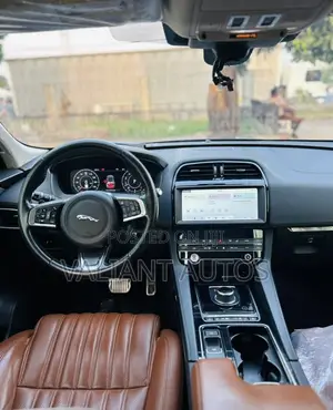 Jaguar F-Pace 2019 Blue