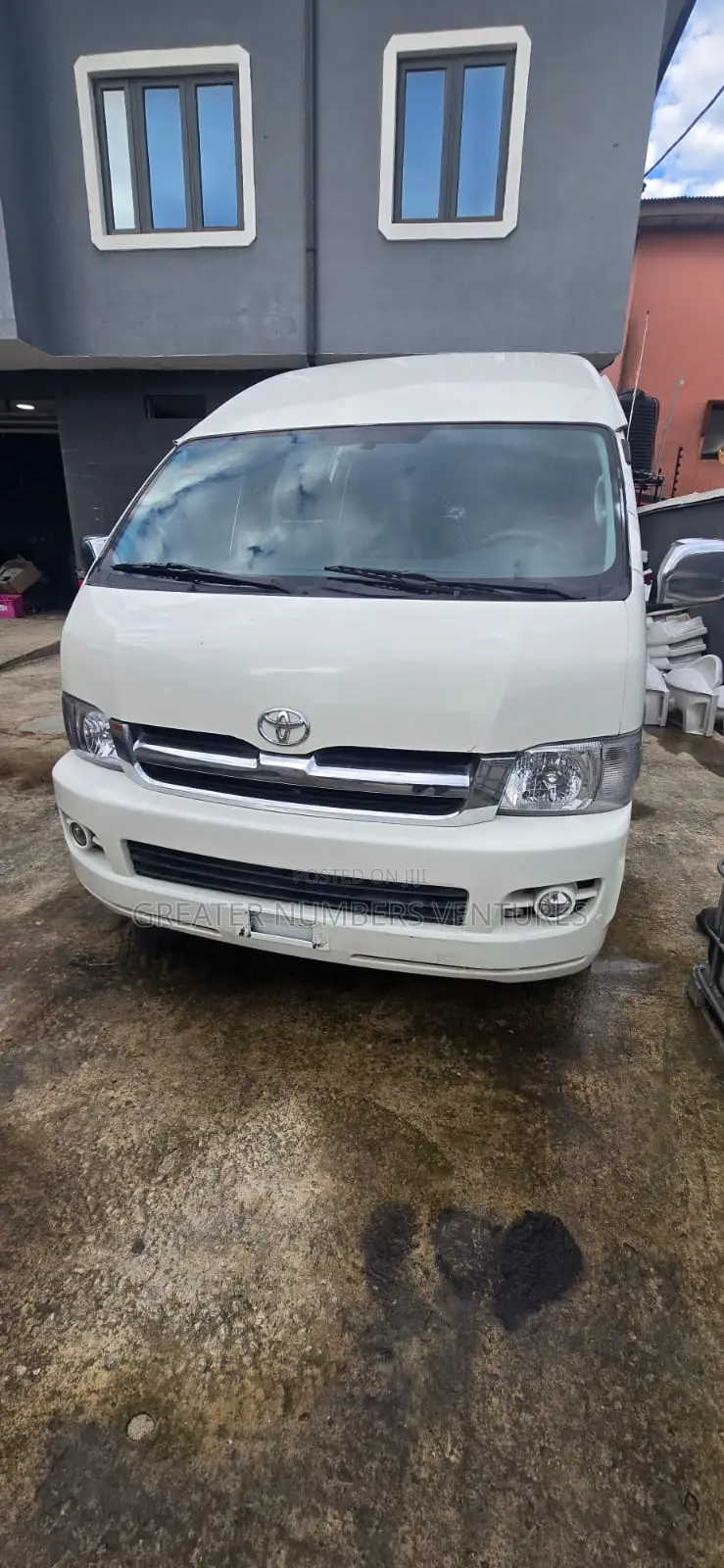 Toyota HiAce 2012 White