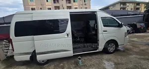 Toyota HiAce 2012 White