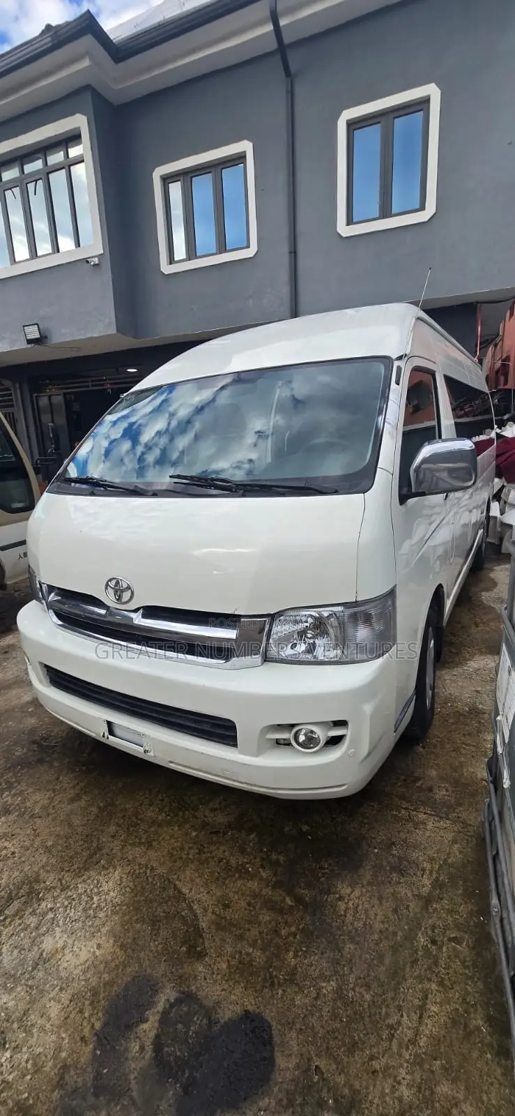 Toyota HiAce 2012 White