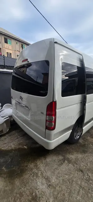 Toyota HiAce 2012 White