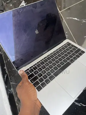 Laptop Apple MacBook Pro 2017 16GB Intel Core i7 SSD 256GB