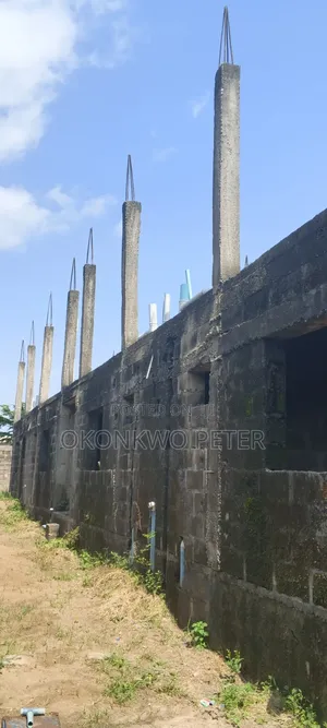 1 Plot of Land With 2 Structures