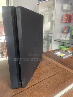 Playstation 4 Slim