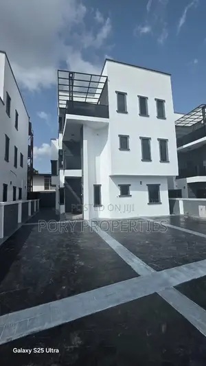 Furnished 4bdrm Penthouse in Old Bodija Estate for sale