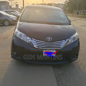 Toyota Sienna 2012 Black