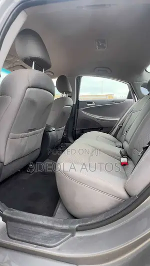 Hyundai Sonata GLS Sedan FWD (2.4L 4cyl 6A) 2011 Gray