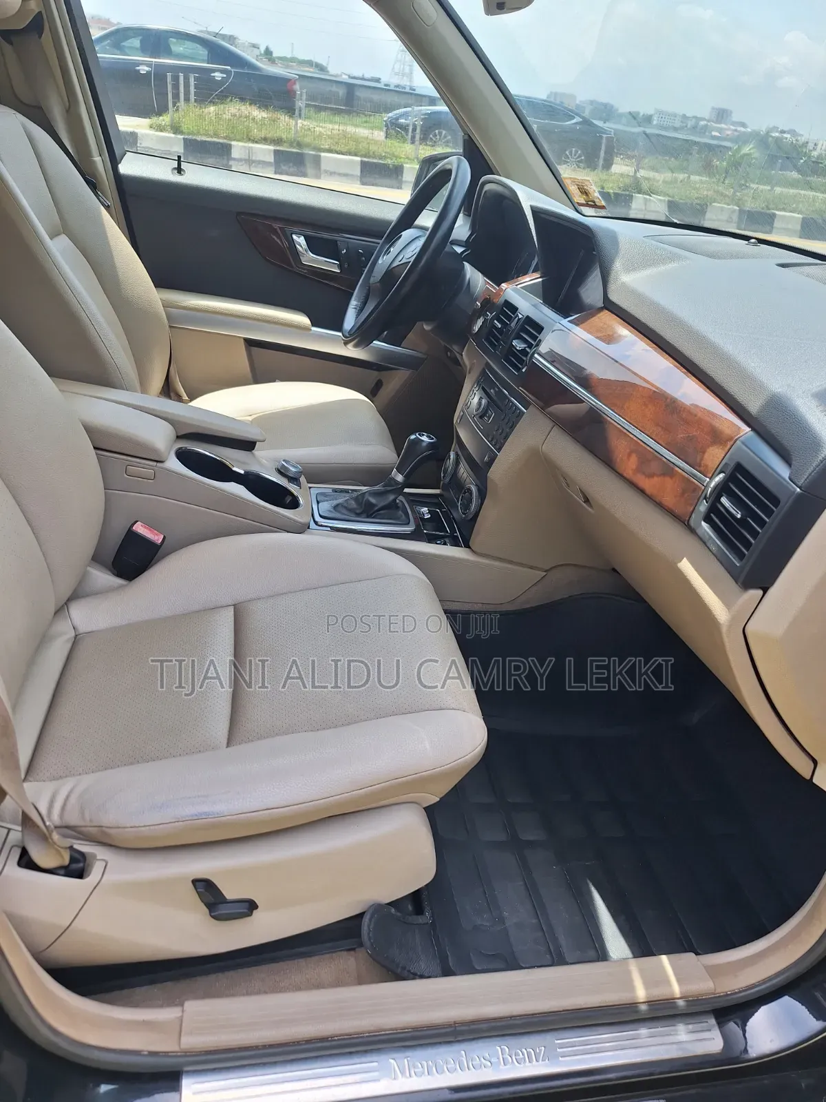 Mercedes-Benz 1422 2011 Black
