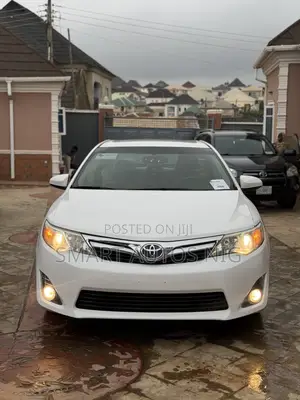 Toyota Camry XLE 4dr Sedan (2.5L 4cyl 6A) 2013 Silver