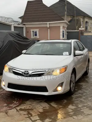 Toyota Camry XLE 4dr Sedan (2.5L 4cyl 6A) 2013 Silver