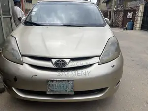 Toyota Sienna XLE Limited AWD 2006 Gold