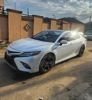Toyota Camry XSE (2.5L 4cyl 8A) 2019 White
