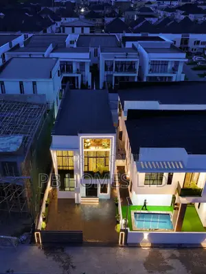 5bdrm Duplex in Chevron for sale