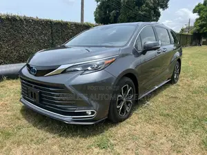 Toyota Sienna Limited 7-Passenger AWD 2025 Gray