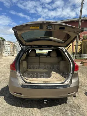 Toyota Venza V6 2011 Gold