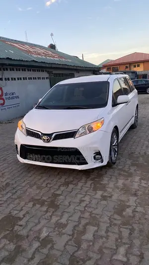 Toyota Sienna LE 8-Passenger 4dr Minivan (3.5L 6cyl 6A) 2015 White