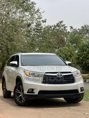 Toyota Highlander XLE V6 4x4 (3.5L 6cyl 6A) 2016 White