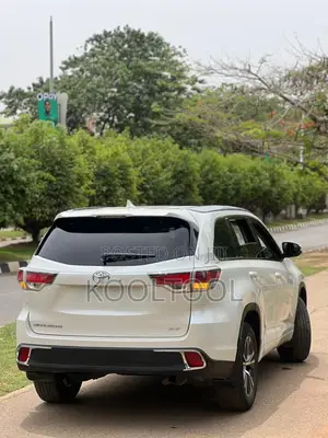 Toyota Highlander XLE V6 4x4 (3.5L 6cyl 6A) 2016 White