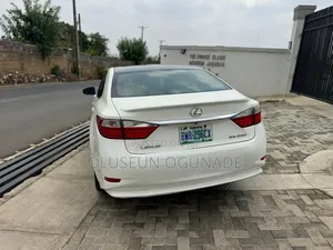 Lexus ES 350 FWD 2015 White