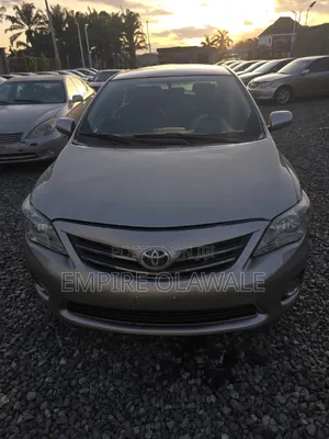 Toyota Corolla LE 4dr Sedan (1.8L 4cyl 4A) 2010 Gold