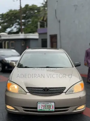 Toyota Camry XLE 4dr Sedan (2.4L 4cyl 4A) 2004 Gold
