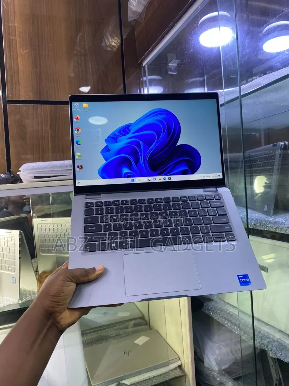 Laptop Dell Latitude 5320 16GB Intel Core i5 SSD 256GB