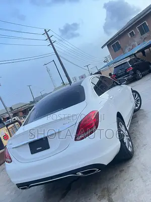 Mercedes-Benz C300 Luxury 4matic Sedan AWD (2.0L 4cyl 7A) 2017 White