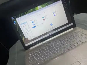 Laptop HP 15-da2933nia 4GB Intel Core i5 HDD+SSD 160GB