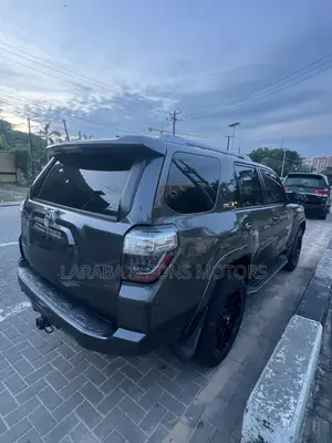Toyota 4-Runner Limited 4dr 4x4 (4.0L 6cyl 5A) 2017 Gray