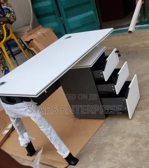Office Table / Modern Office Desk