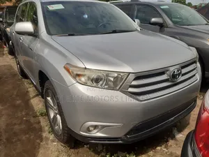 Toyota Highlander Limited 3.5l 4WD 2013 Silver