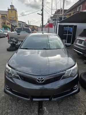 Toyota Camry SE V6 4dr Sedan (3.5L 6cyl 6A) 2012 Gray