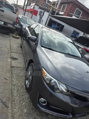 Toyota Camry SE V6 4dr Sedan (3.5L 6cyl 6A) 2012 Gray