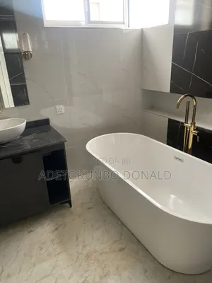 5bdrm Duplex in Osapa London for rent