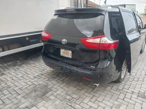 Toyota Sienna 2016 Black