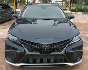 Toyota Camry SE 2021 Blue