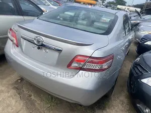 Toyota Camry LE 4dr Sedan (2.5L 4cyl 6A) 2011 Silver