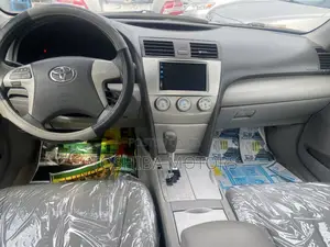 Toyota Camry LE 4dr Sedan (2.5L 4cyl 6A) 2011 Silver